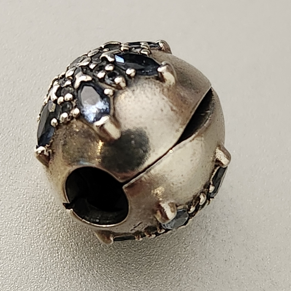 Pandora Crystalized Snowflake Clip Charm Retired - Picture 5 of 6